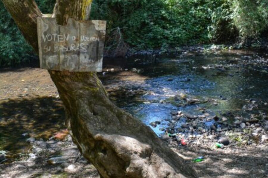 Basura en Río Leufucade (amenza)